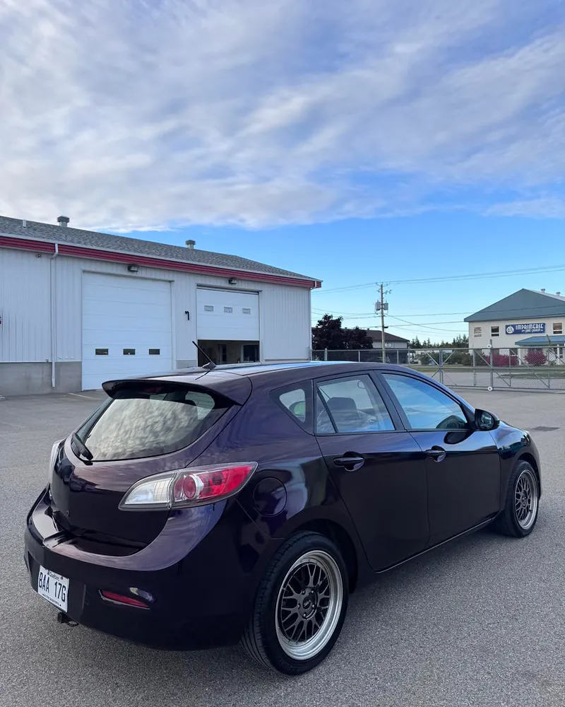 Mazda3 avec wrap complet KPMF Hypnotic Black Violet